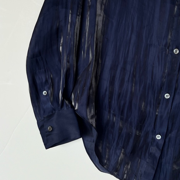 Elegant Dark Blue Button-Up Shirt - Picture 3 of 6